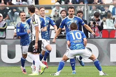 سحر نيكو باز مستمر.. كومو يسقط يوفنتوس في الدوري الإيطالي